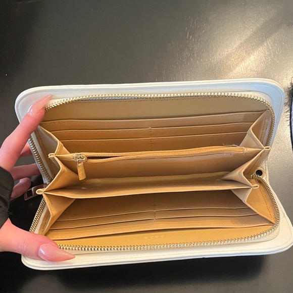 Bebe Ivory Wallet with Gold Details - Picture 4 of 4